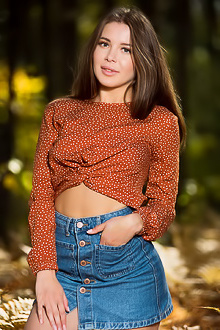 Top Brunette Lika Posing In The Forest