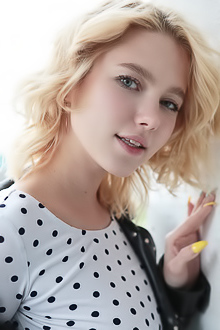 Scarlet Shows Luscious Ass And Perky Breasts