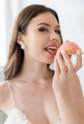 Princess Alice Flirty Brunette Is A True Exhibitionist