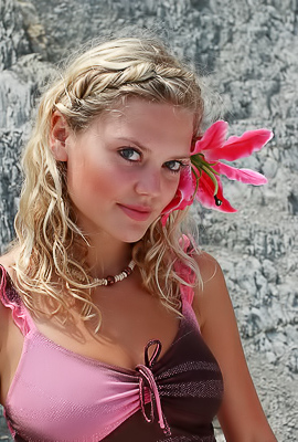 Elka Teases In Stockings Outdoors