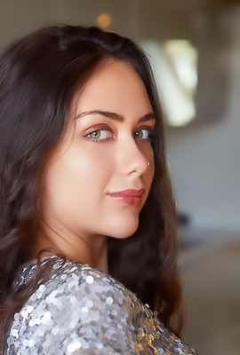 Vixi Rafi Grabbing Her Firm Round Cheeks