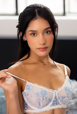 Carolina Guerrero Captivating Latina Beauty Is Soon Naked And Radiating Sweet Seduction