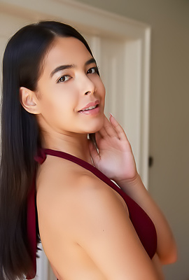 Kubera Fortuna Sultry Latina Brunette Isn’t Wearing Any Lingerie