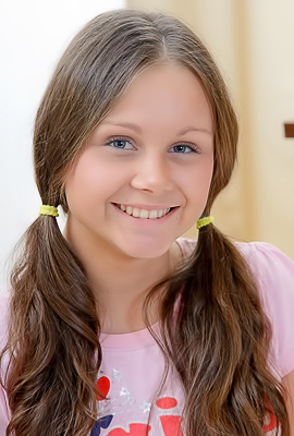 Nathalie Shaved Pussy Banged