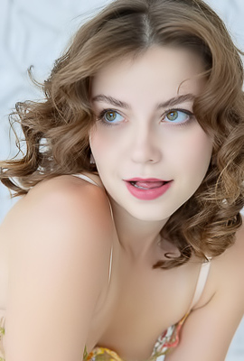 Julia Morozzi Vivacious Beauty's Gorgeous Hazel Eyes Sparkle As She Poses Provocatively