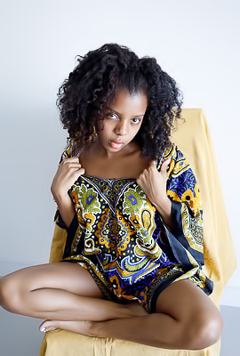 Sukki T Ebony Chick Spreads Her Legs