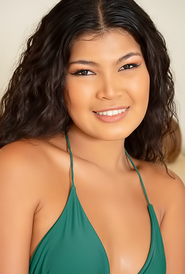 Rosah & Kathai Spread Wide To Flaunt Her Plump-lipped Pussy