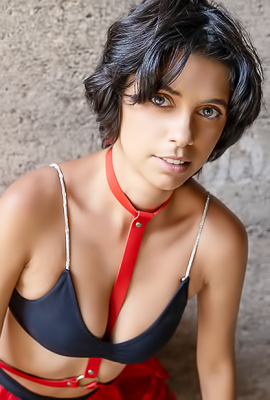 Kensi Bold Solo Show In Leather, Spreading Legs For Sizzling Outdoor Masturbation