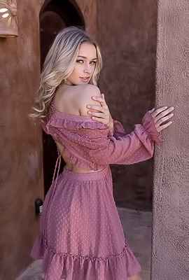 Tavia Seductive Curves And Confident Expressions Shine In This Stunning Set