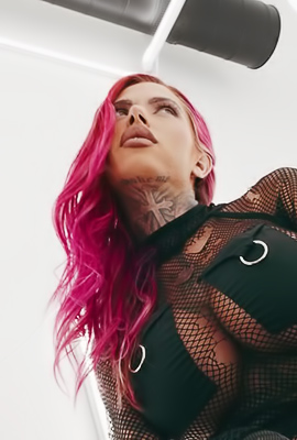 Chantal Danielle snaps cuffs for hardcore session with strapped inmate in cell